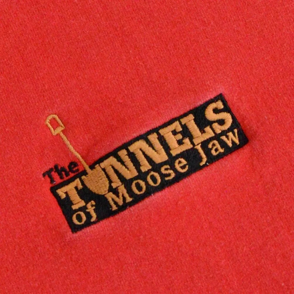 Vintage Red Embroidered The Tunnel To Moose Jaw Crew Neck  Sweaters - Picture 8 of 9